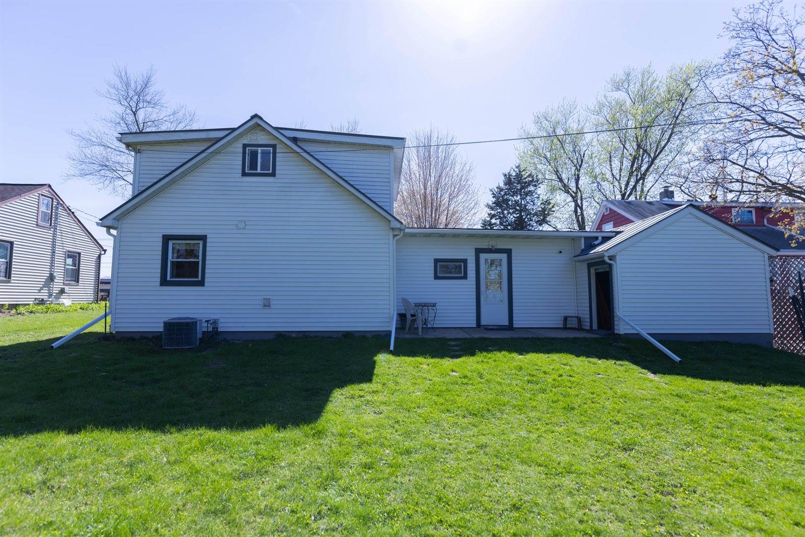 1445 MacArthur Rd, Madison, WI 53714