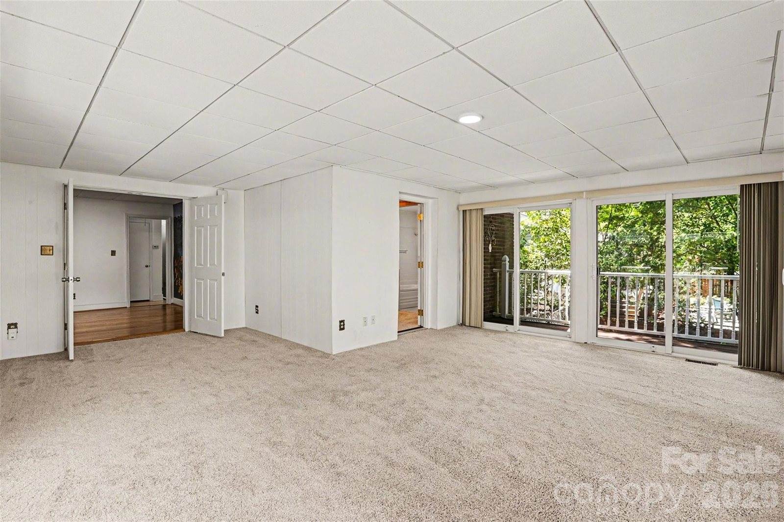 955 Hickory Nut Street, Charlotte, NC 28205