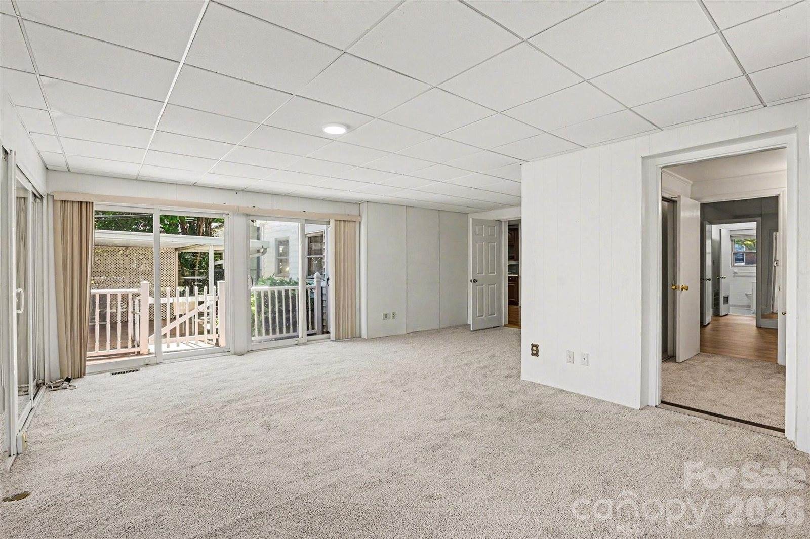 955 Hickory Nut Street, Charlotte, NC 28205