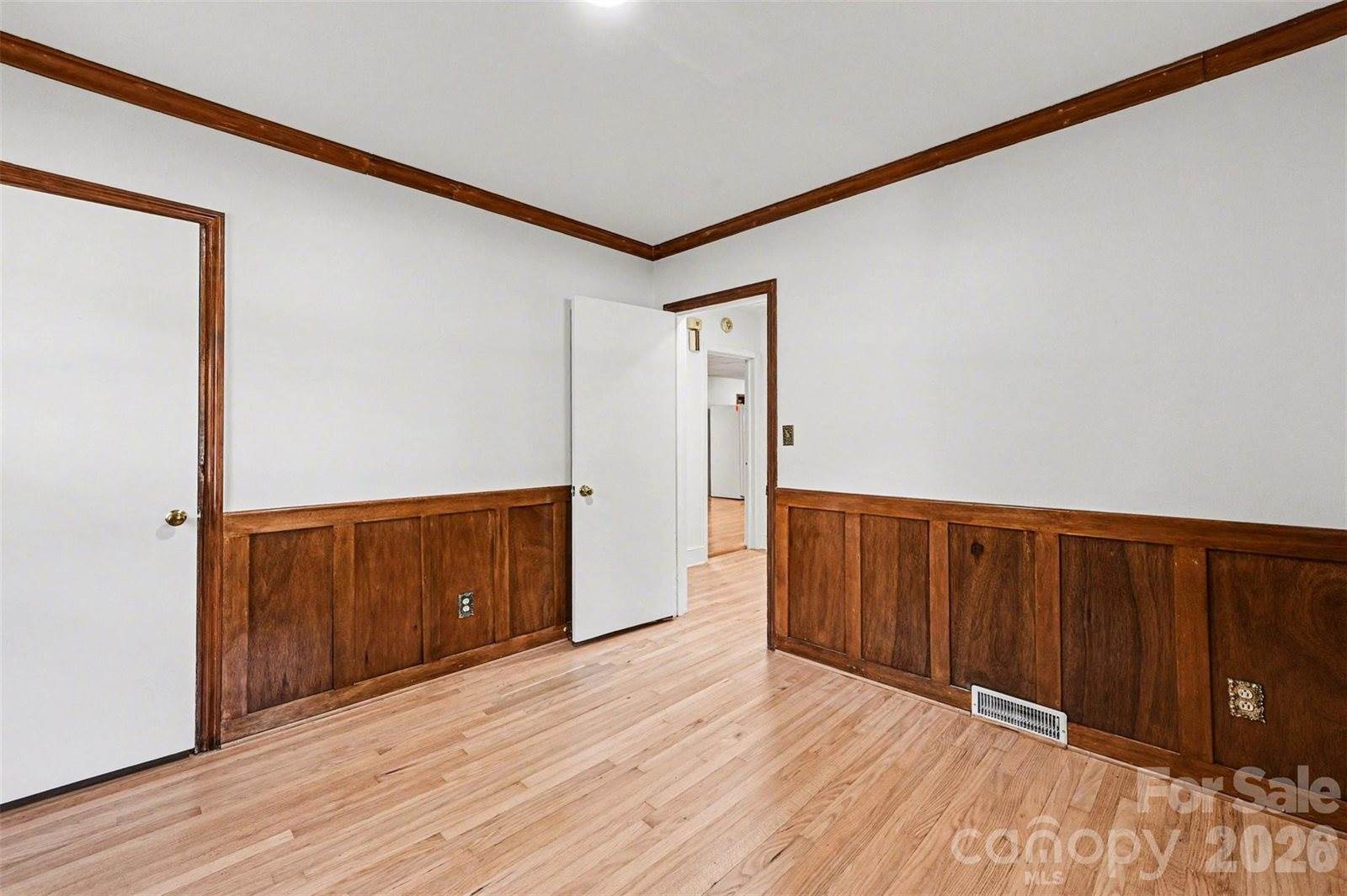 955 Hickory Nut Street, Charlotte, NC 28205