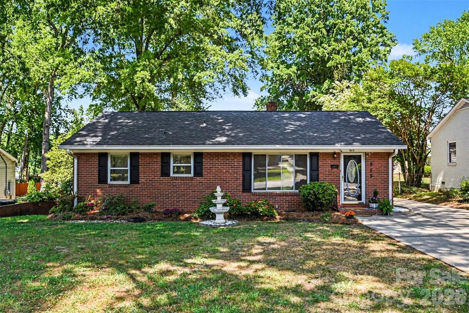955 Hickory Nut Street, Charlotte, NC 28205