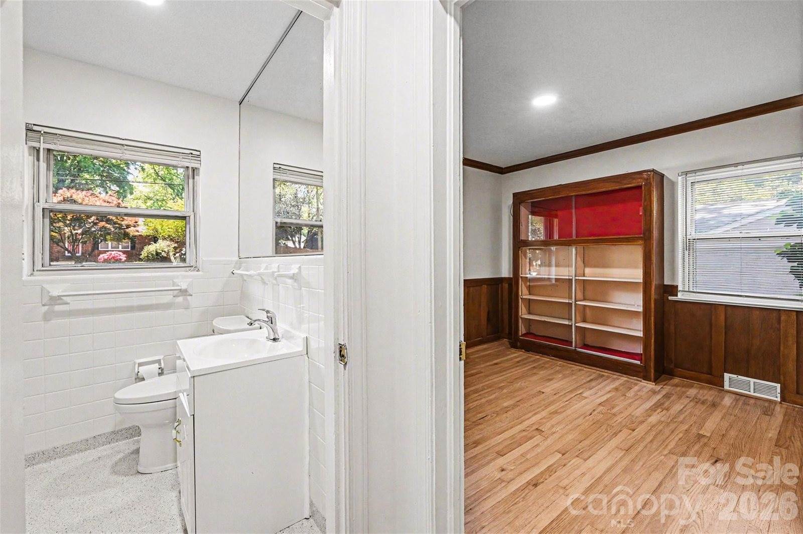 955 Hickory Nut Street, Charlotte, NC 28205