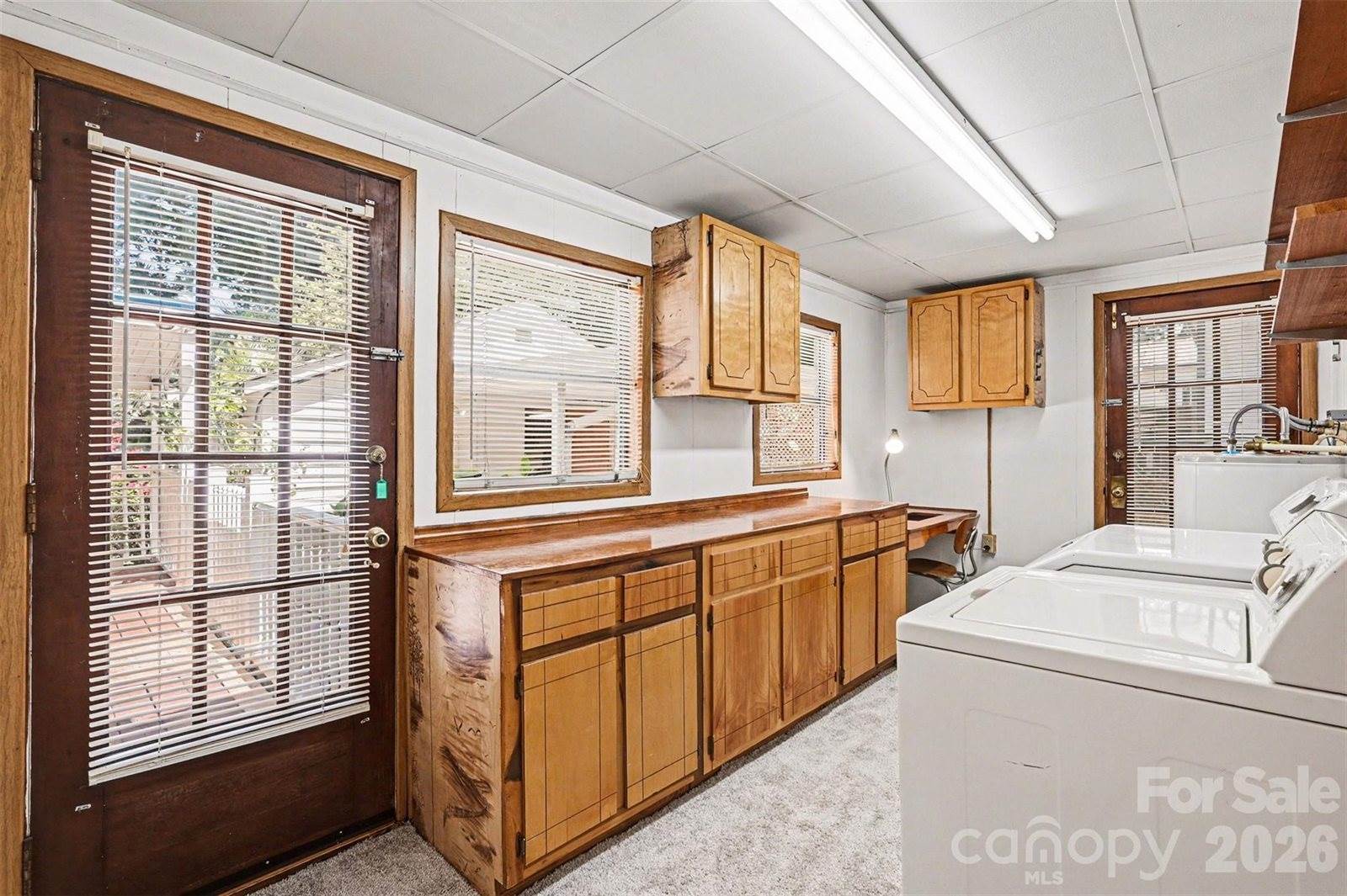 955 Hickory Nut Street, Charlotte, NC 28205