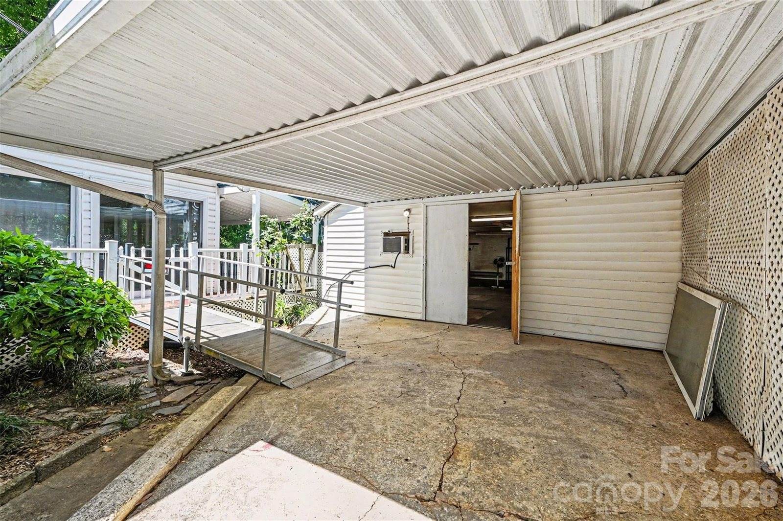 955 Hickory Nut Street, Charlotte, NC 28205