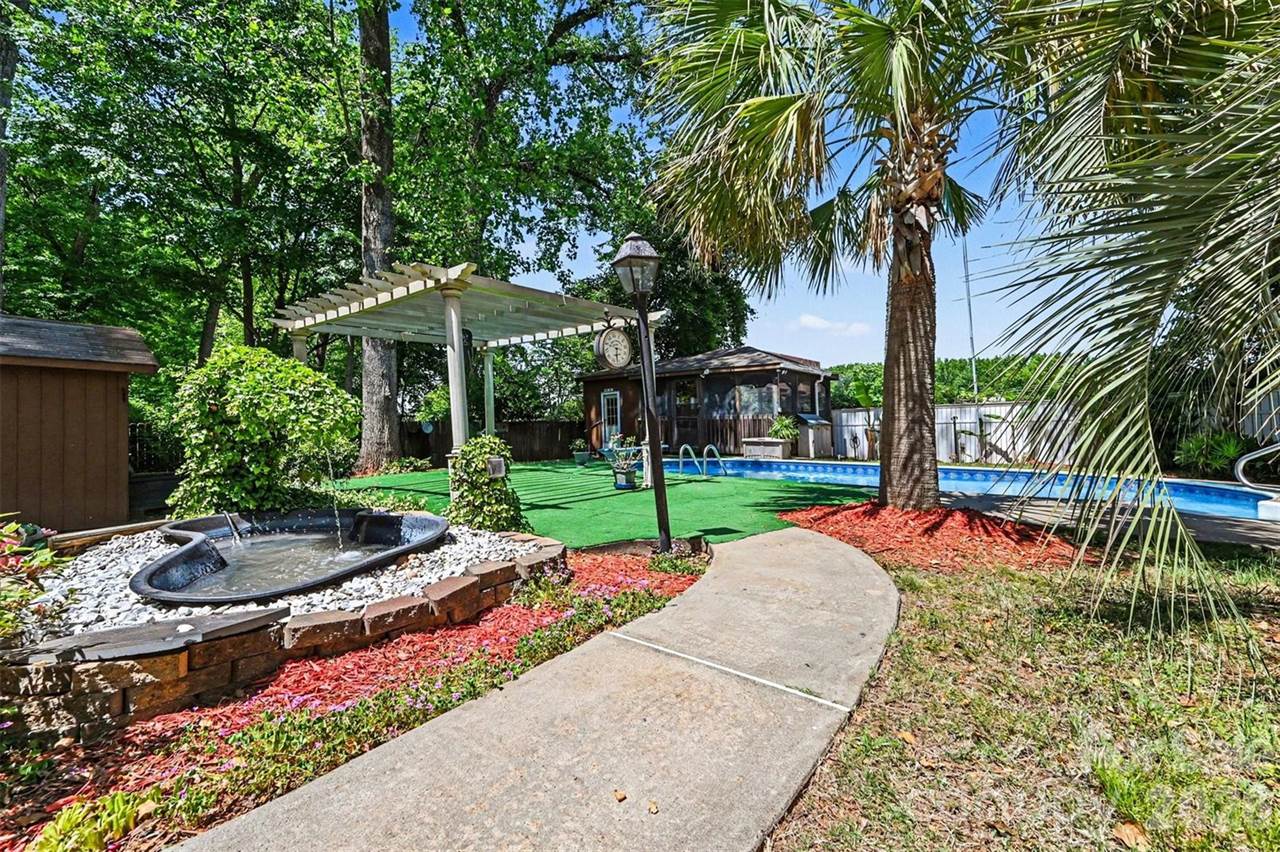955 Hickory Nut Street, Charlotte, NC 28205