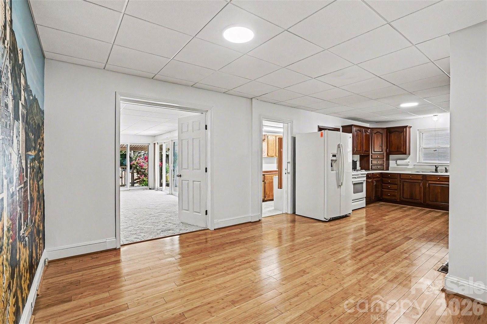 955 Hickory Nut Street, Charlotte, NC 28205
