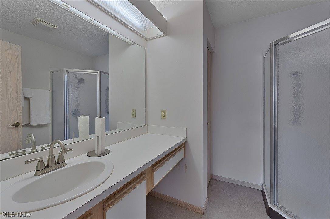 695 East Western Reserve Road, Poland, OH 44514