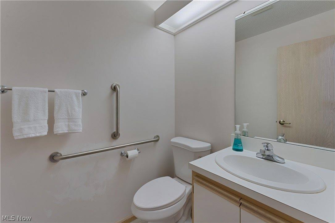 695 East Western Reserve Road, Poland, OH 44514