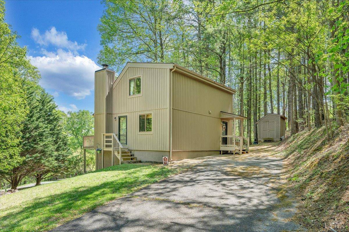 8664 Martins Creek Road, Roanoke, VA 24018