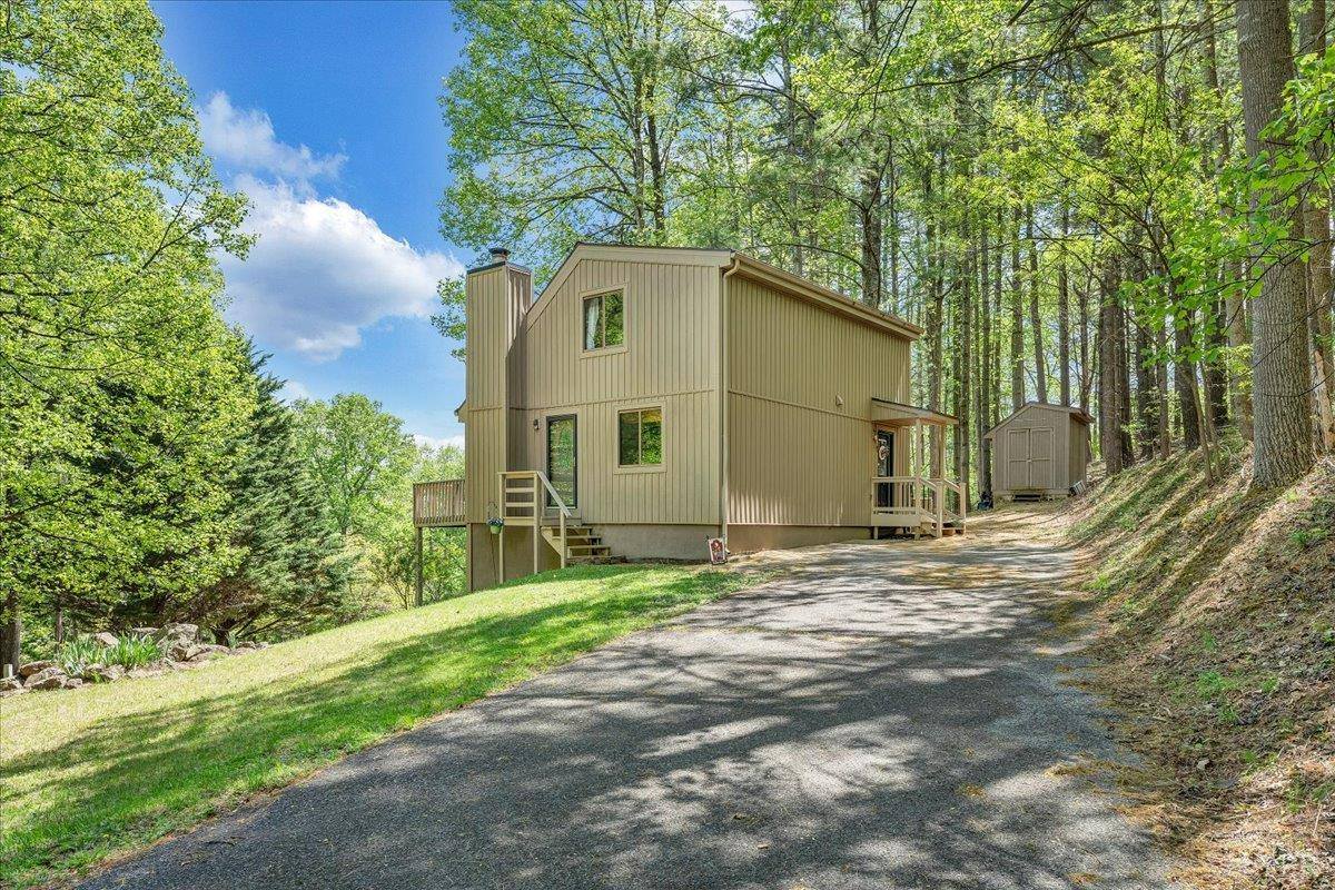 8664 Martins Creek Road, Roanoke, VA 24018