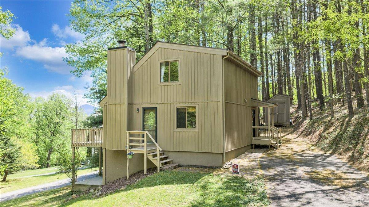 8664 Martins Creek Road, Roanoke, VA 24018