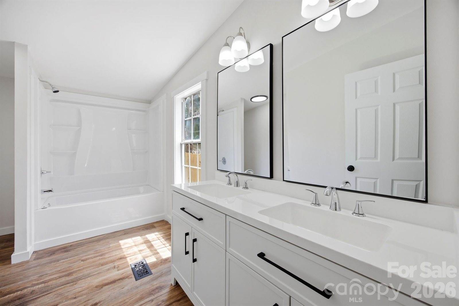 39 Upper Moffitt Road, Asheville, NC 28805