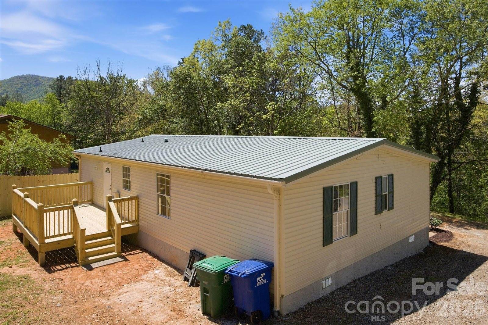 39 Upper Moffitt Road, Asheville, NC 28805