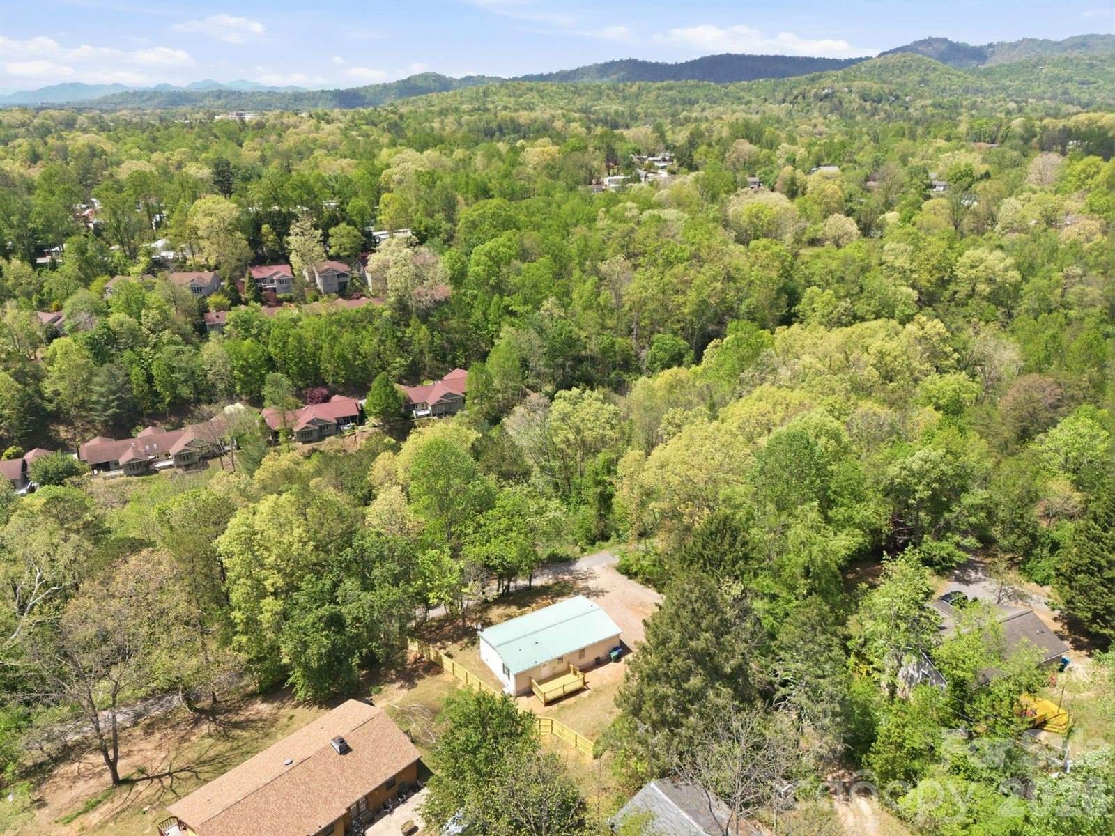 39 Upper Moffitt Road, Asheville, NC 28805