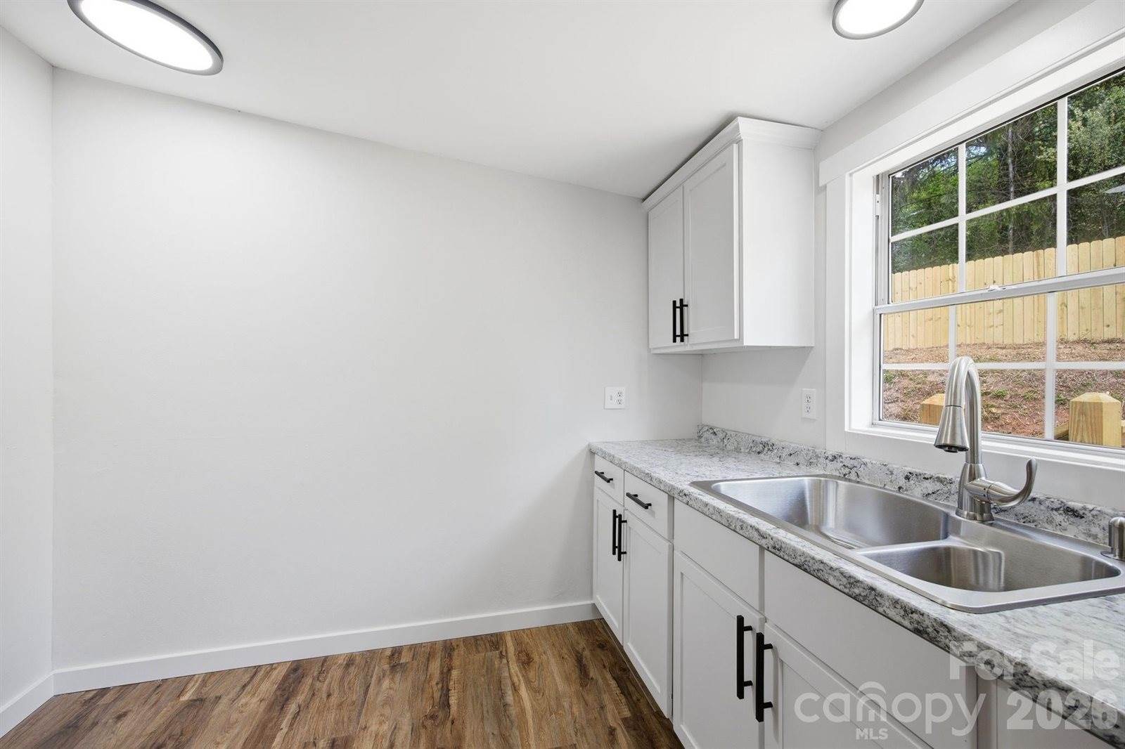 39 Upper Moffitt Road, Asheville, NC 28805