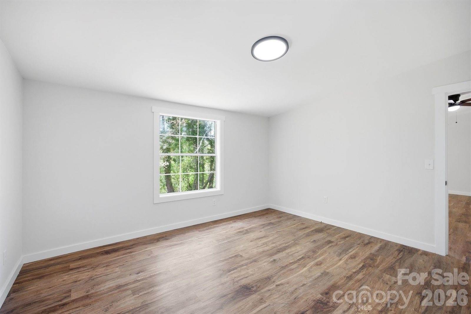 39 Upper Moffitt Road, Asheville, NC 28805