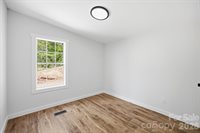 39 Upper Moffitt Road, Asheville, NC 28805