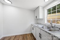 39 Upper Moffitt Road, Asheville, NC 28805