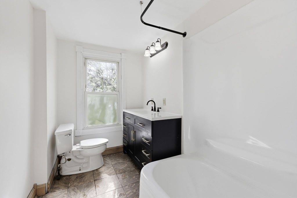 500 Newbury St, Springfield, MA 01104