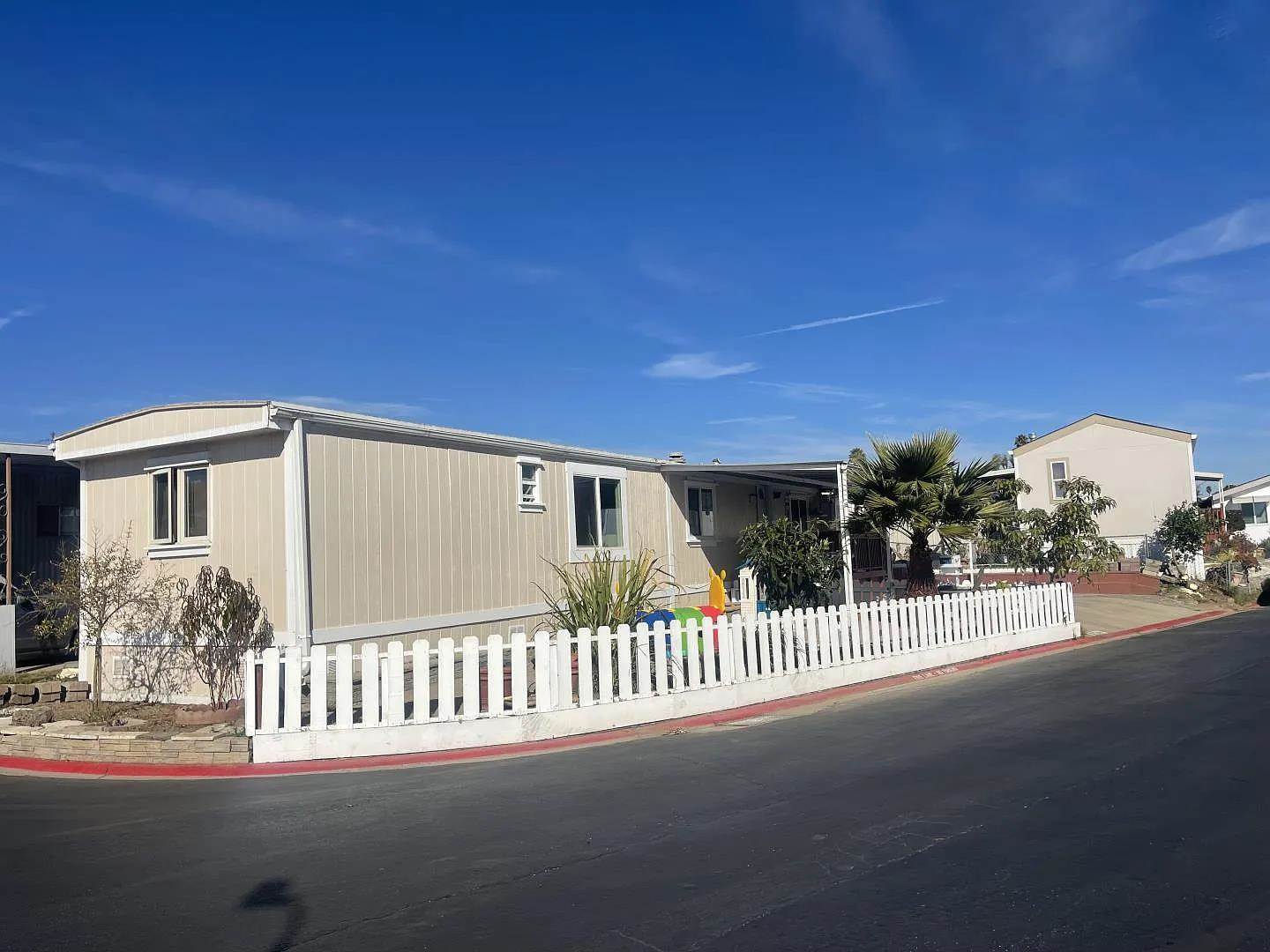 255 East Bolivar Street, Salinas, CA 93906