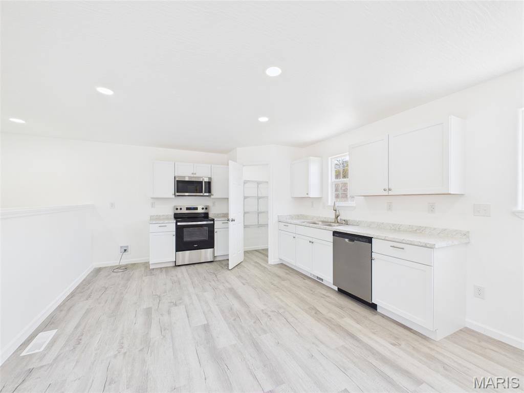 16201 Haidyn Road, #A & B, Saint Robert, MO 65584