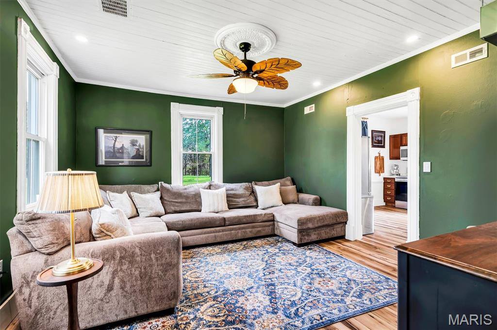 3986 Highway E, New Haven, MO 63068