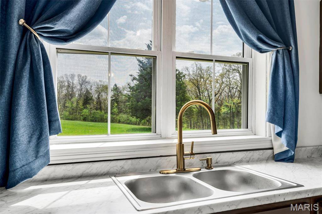 3986 Highway E, New Haven, MO 63068