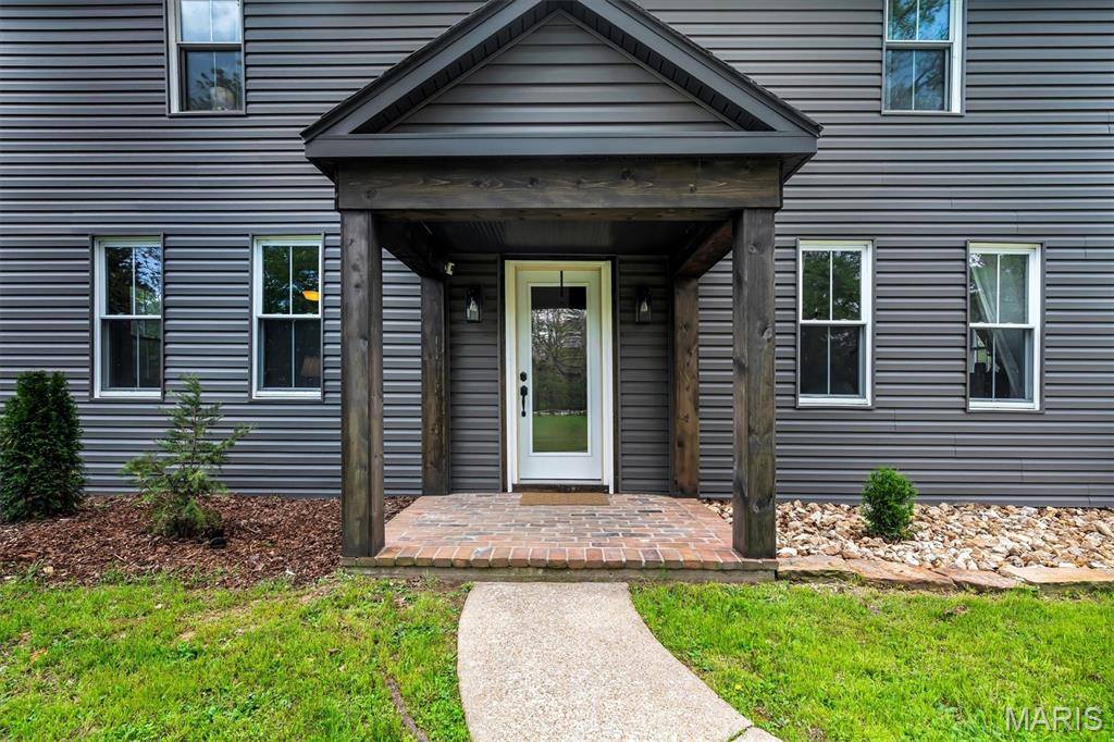 3986 Highway E, New Haven, MO 63068