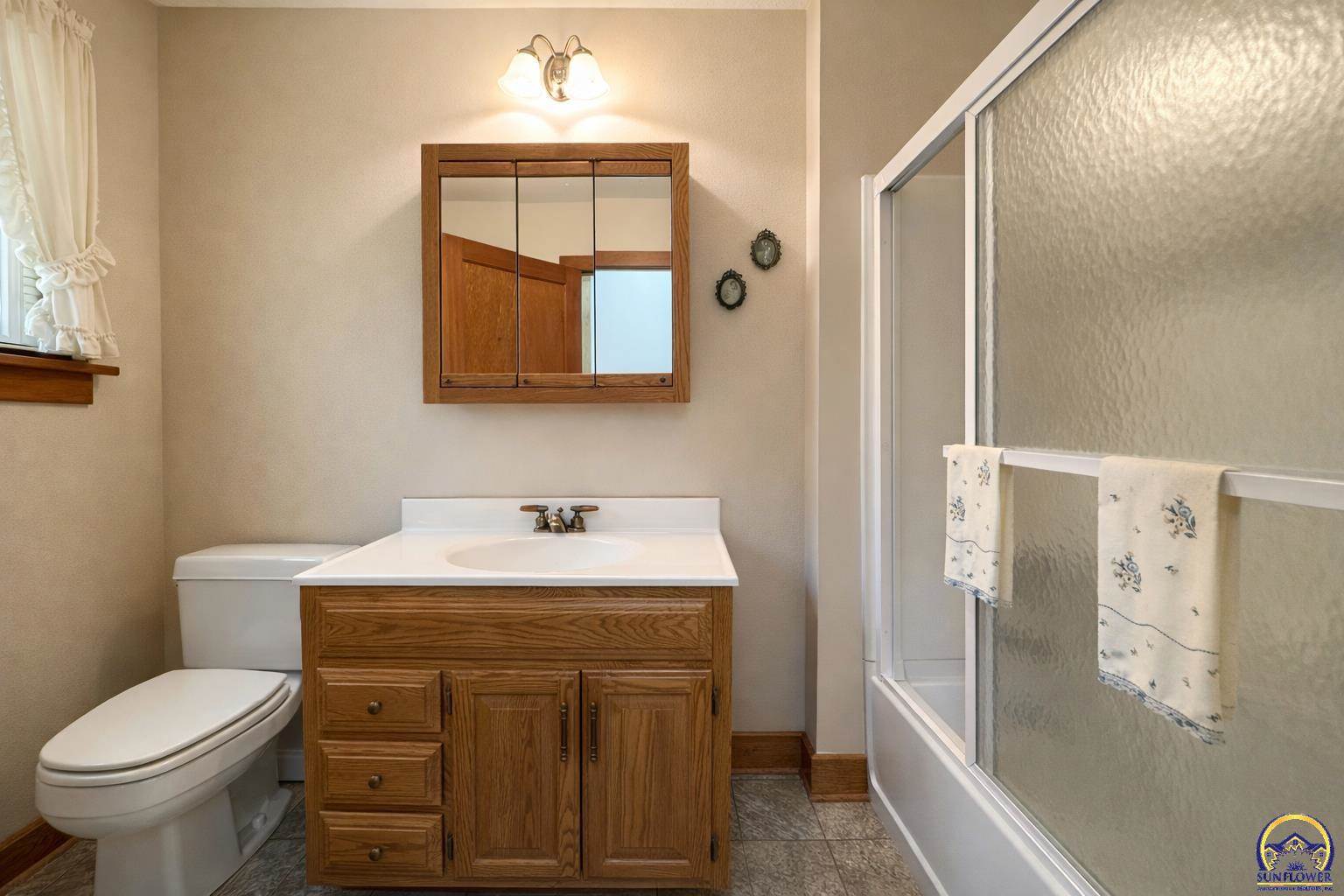 10020 SW Kingston RD, Wakarusa, KS 66546
