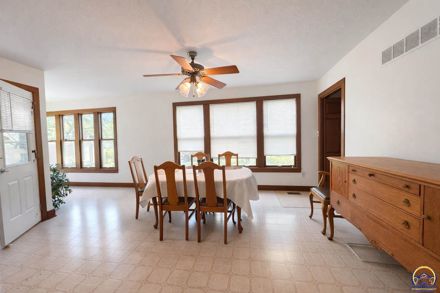 10020 SW Kingston RD, Wakarusa, KS 66546