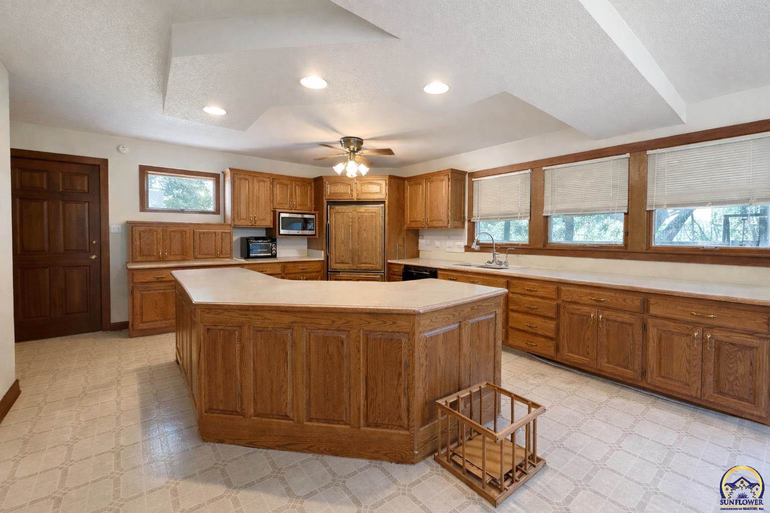 10020 SW Kingston RD, Wakarusa, KS 66546