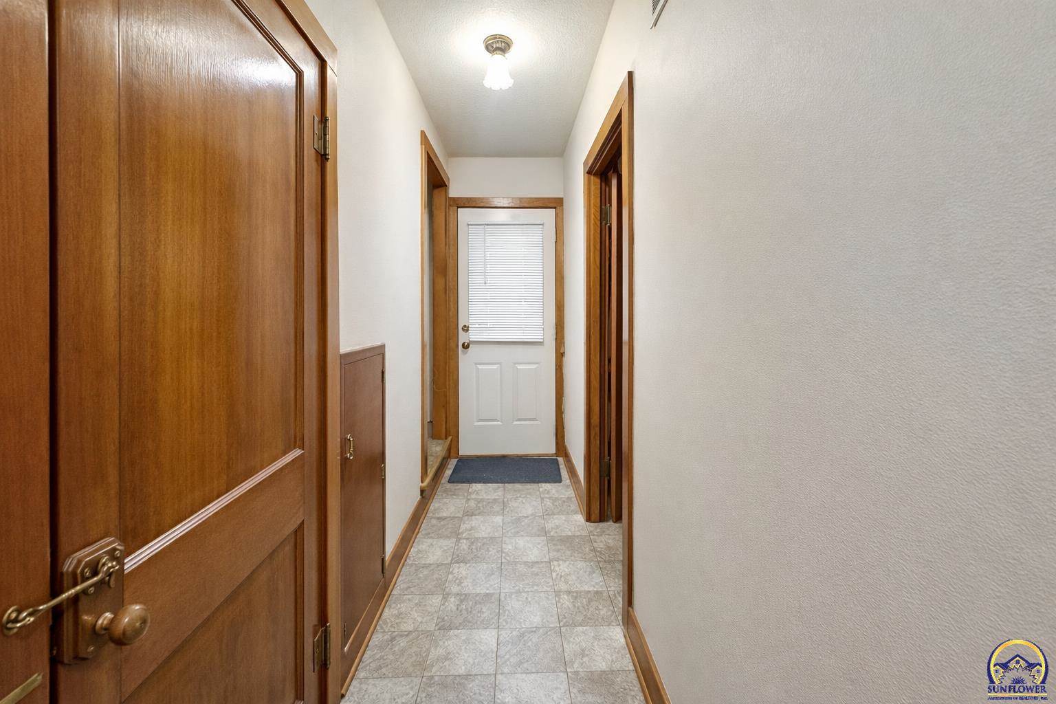 10020 SW Kingston RD, Wakarusa, KS 66546