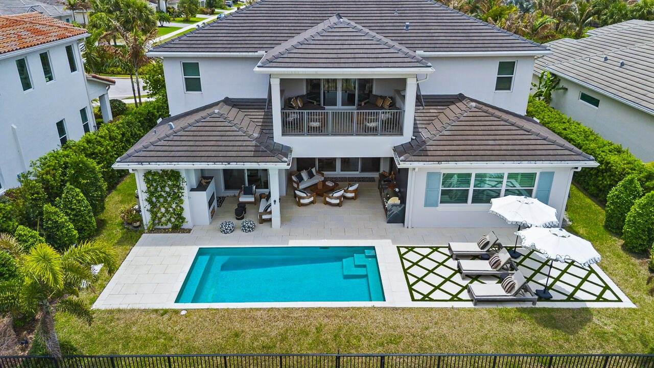 2465 NE Evinrude Circle, Jensen Beach, FL 34957