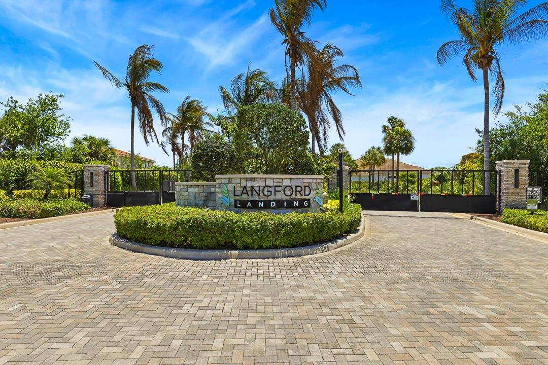 2465 NE Evinrude Circle, Jensen Beach, FL 34957