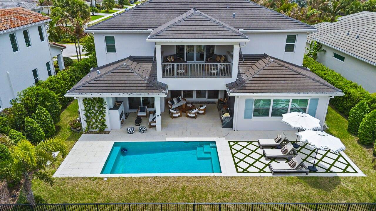 2465 NE Evinrude Circle, Jensen Beach, FL 34957