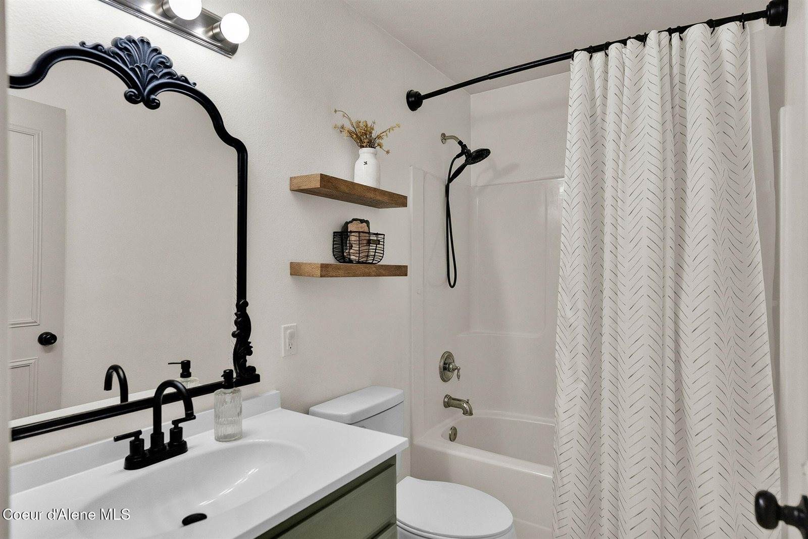 2534 North Coolwater Dr, Post Falls, ID 83854