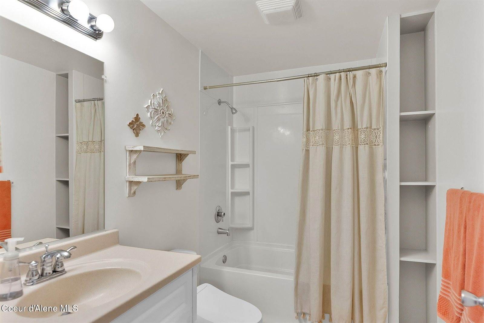 2534 North Coolwater Dr, Post Falls, ID 83854