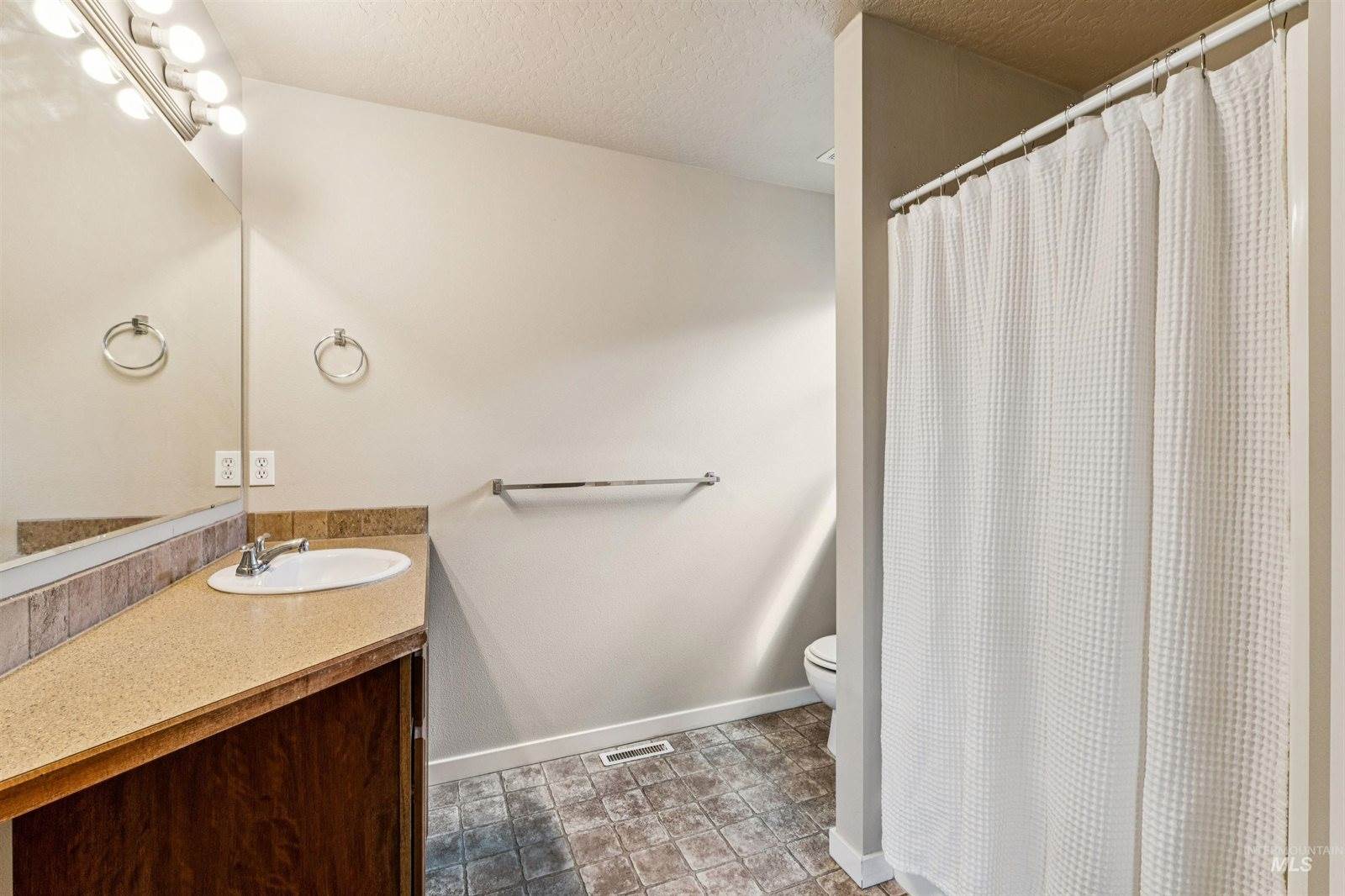 11427 W Silverview St, Boise, ID 83713