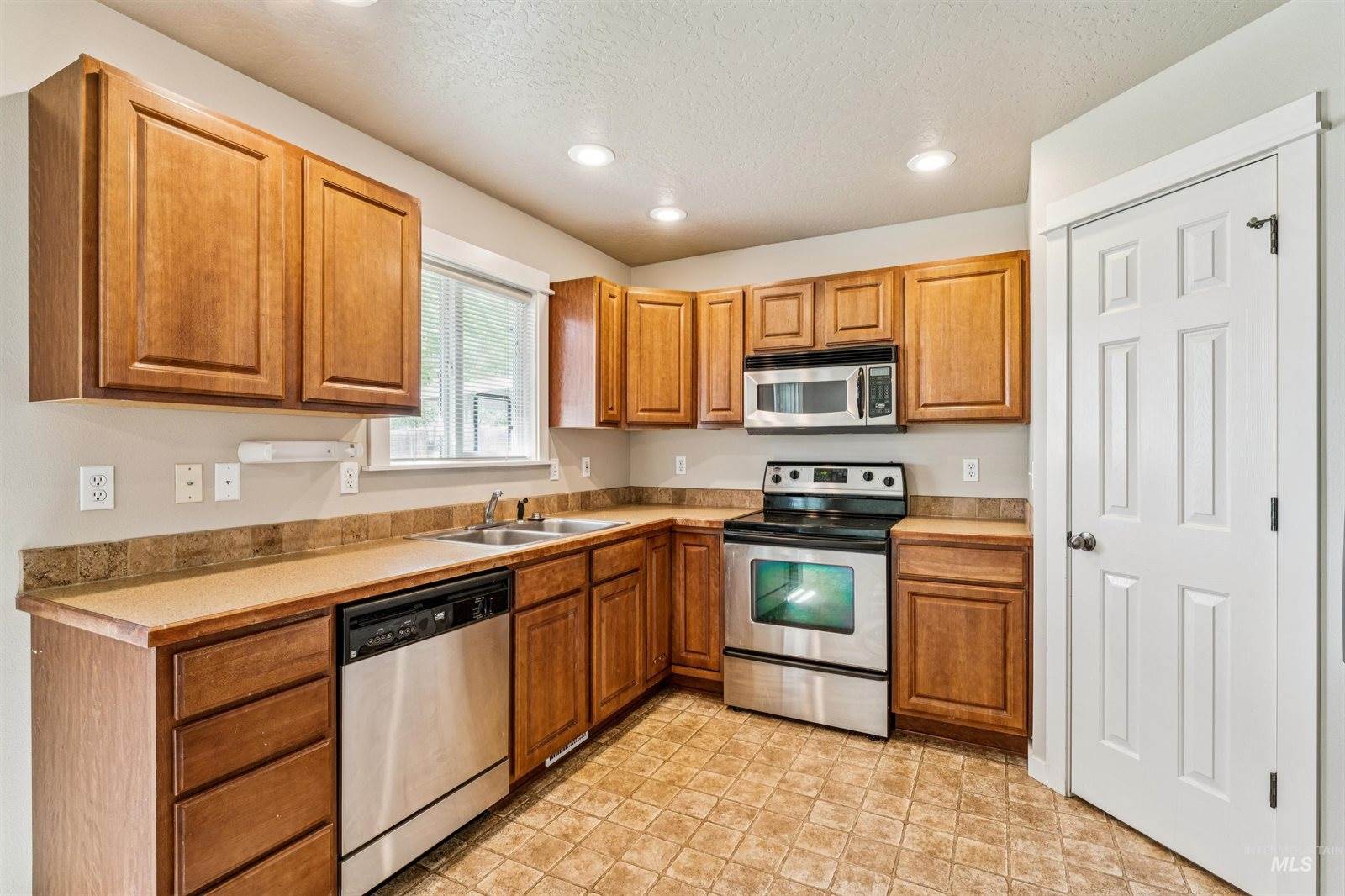 11427 W Silverview St, Boise, ID 83713