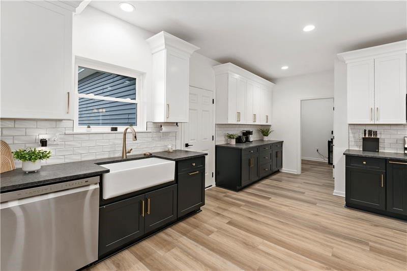 300 Timberline Dr, North Franklin Township, PA 15301