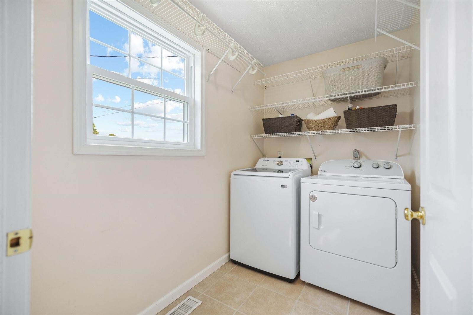 3033 Clear Springs Drive, London, KY 40744