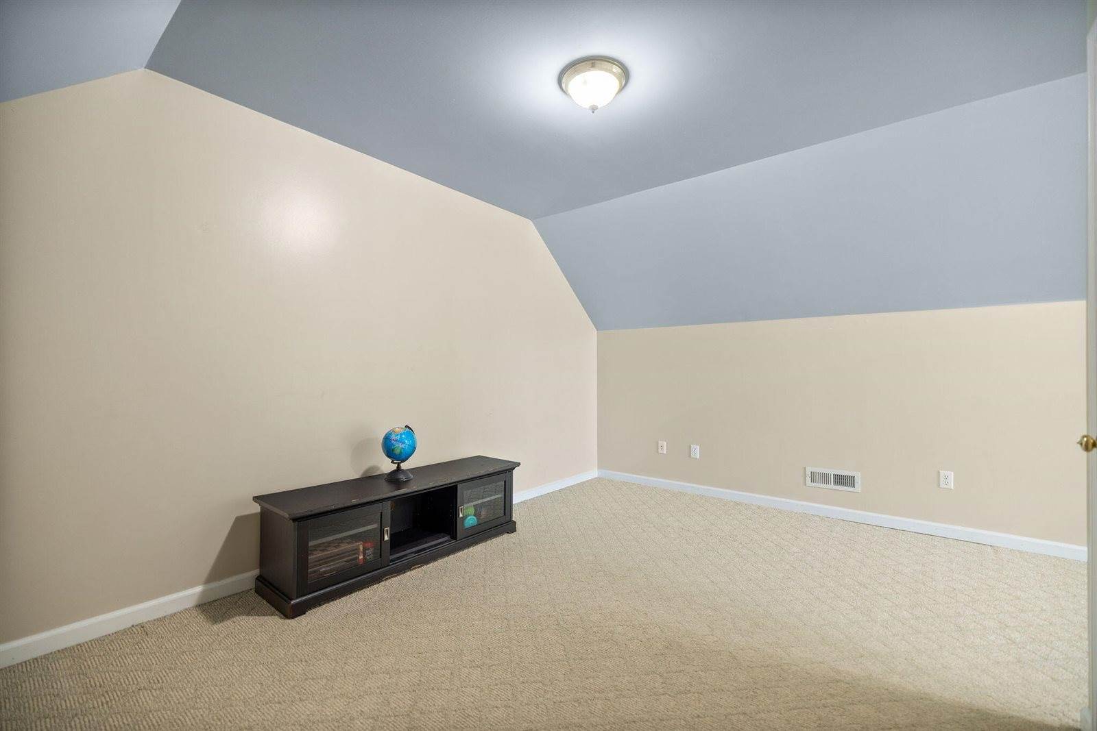3033 Clear Springs Drive, London, KY 40744