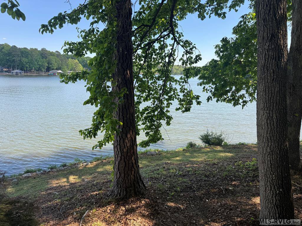 108 Skiers Point, Macon, NC 27551