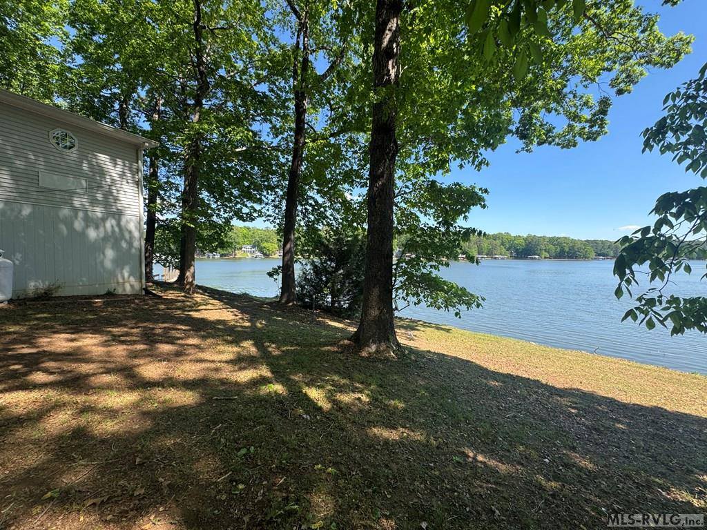 108 Skiers Point, Macon, NC 27551