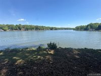 108 Skiers Point, Macon, NC 27551