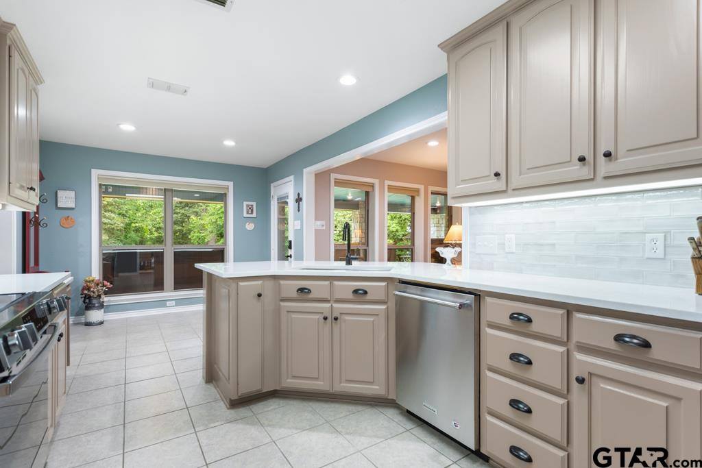15988 Rocky Ridge Rd, Bullard, TX 75757