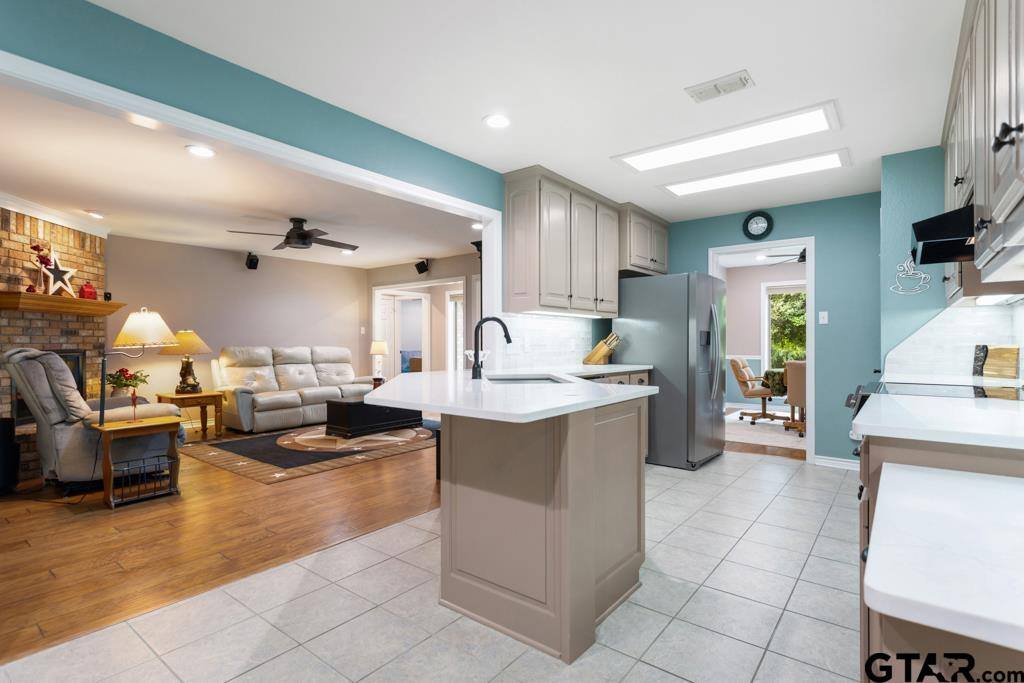 15988 Rocky Ridge Rd, Bullard, TX 75757