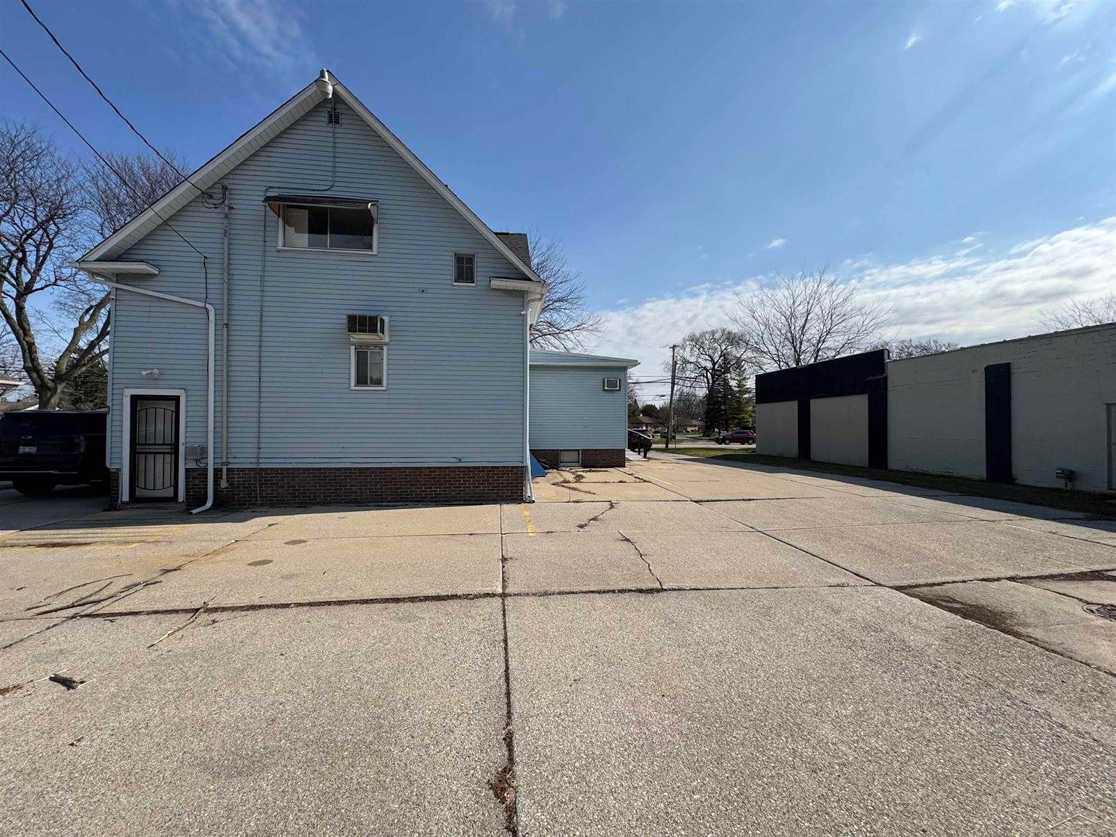 2911 Court Street, Saginaw, MI 48602