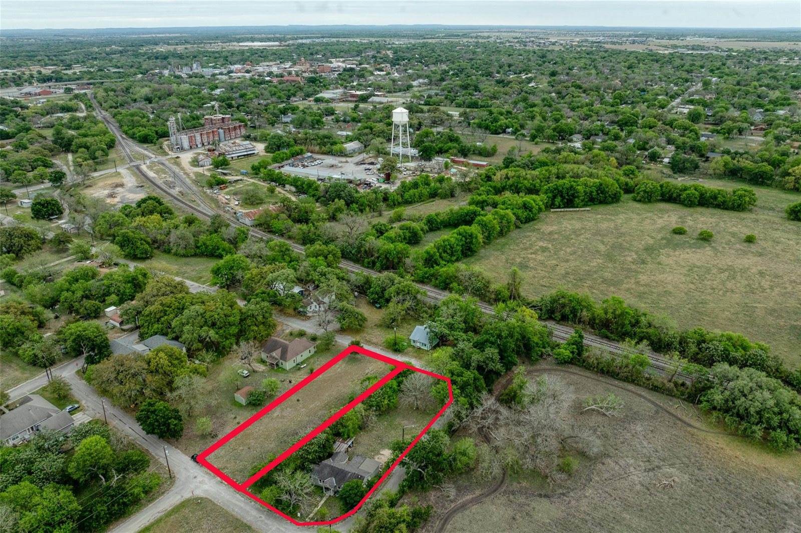 1002 Proctor St, Lockhart, TX 78644