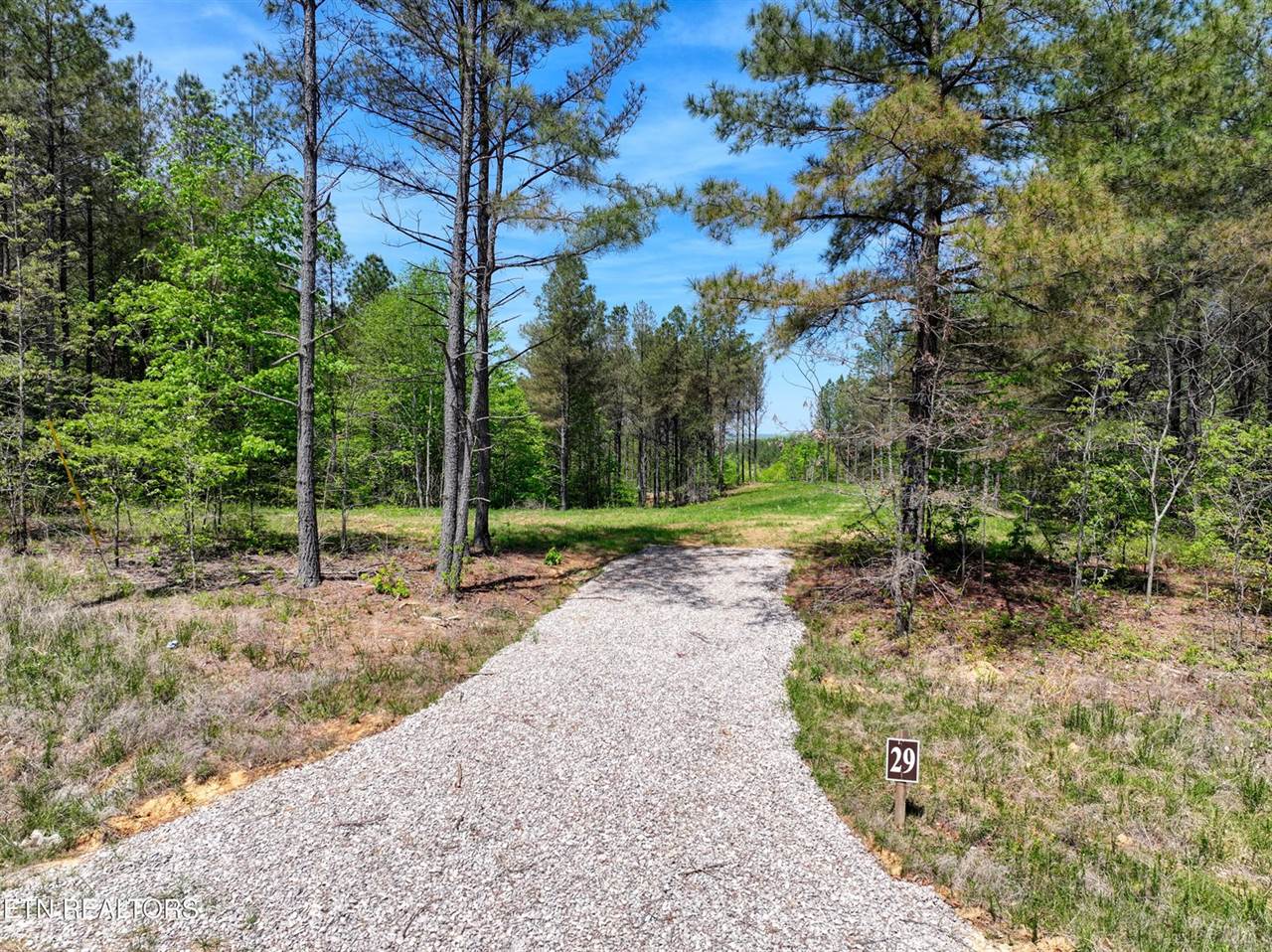 372 Stonecipher Court, Sunbright, TN 37872